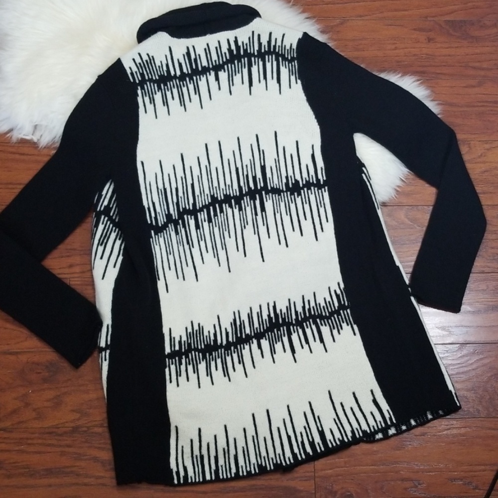 5/48 Cardigan - Picture 2 of 8